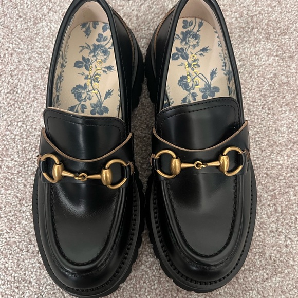 Gucci Black Leather Loafers with Gold Accents - Picture 3 of 4